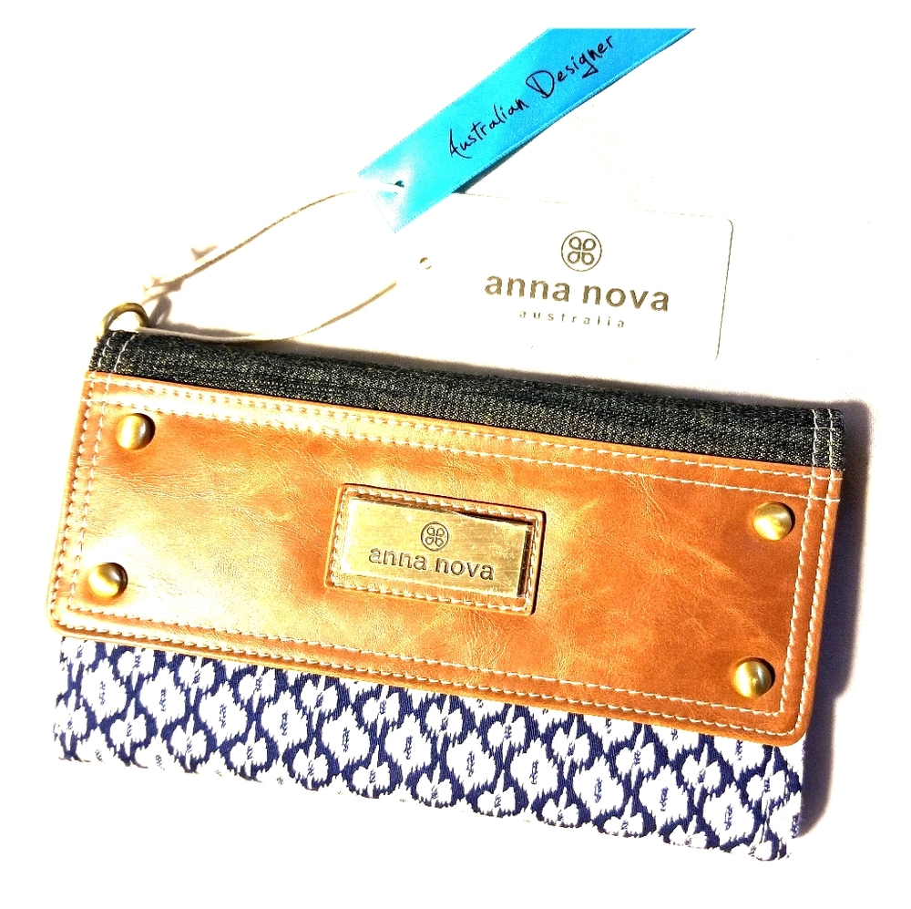 Wristlet wallet